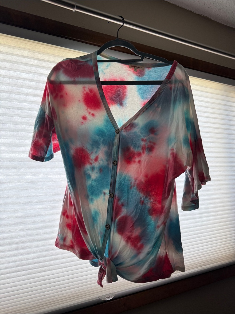 Tie-Dye Button Front Short Sleeve Top - Red & Blue